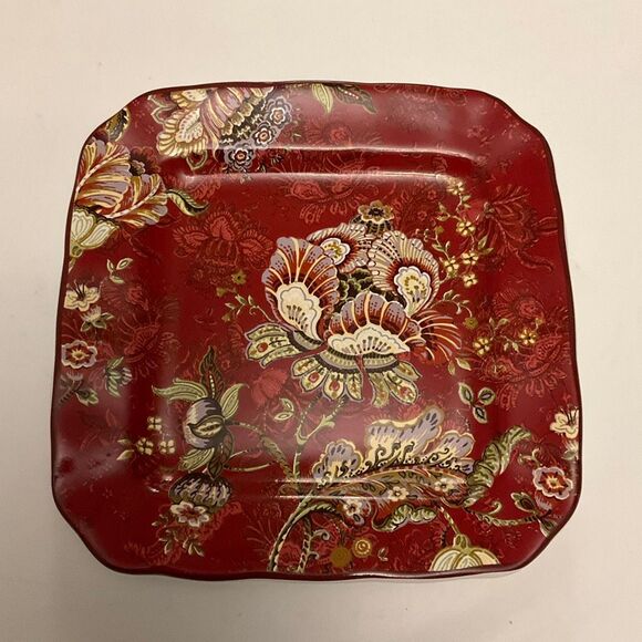 Gabrielle Red Scalloped Edge Appetizer Dish/Jewelry Tray - Picture 7 of 10